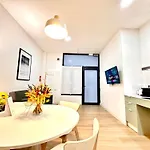 Valentia Apartaments Beachside Modern Style