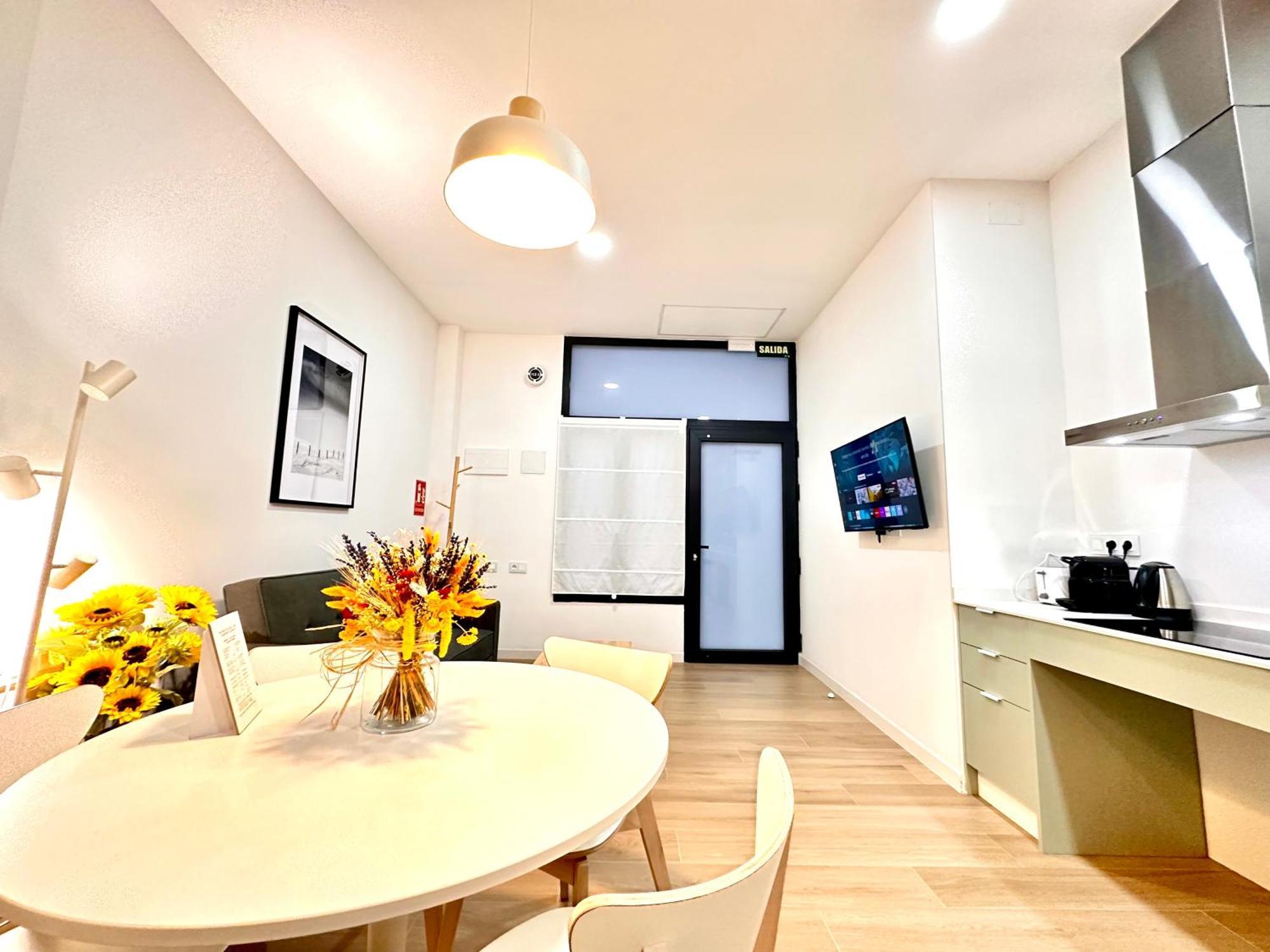 Valentia Beachside Modern Style * Valence